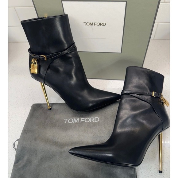Tom Ford Black Leather Pointed Toe Stiletto Heel Ankle Boots Gold Lock Size 39 - Picture 5 of 11